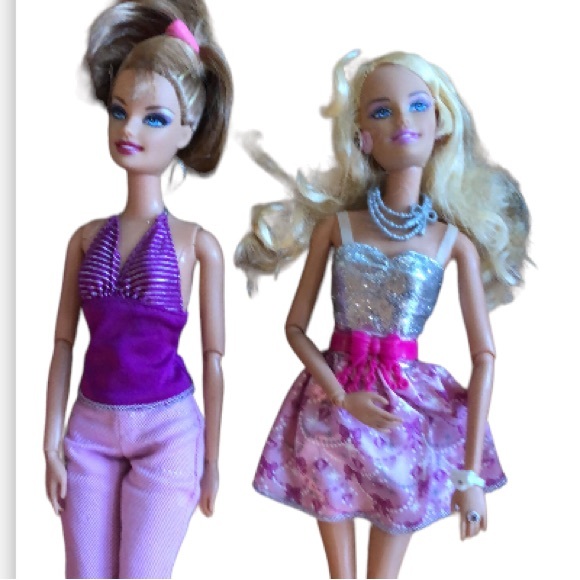 Set of 16 Barbies plus Wardrobe & Accessories - Picture 9 of 15
